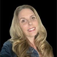 Elizabeth Kellar's Instagram, Twitter & Facebook