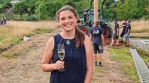 Ich habe gestern die ersten zwei… Maien Fur Die Badische Weinkonigin Sina Erdrich Aufgestellt Baden Online Nachrichten Der Ortenau Offenburger Tageblatt
