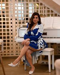 Vahbbiz Dorabjee - Free pics, galleries & more at Babepedia