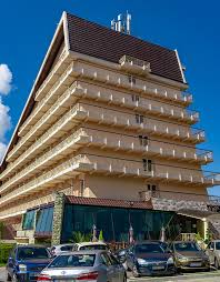 Înconjurat de privelistea unica a muntilor bucegi, postavarul si piatra mare, hotel belvedere este gazda perfecta in orice anotimp! Photo Gallery Hotel Belvedere Predeal