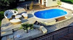 So Schon Kann Die Eigene Wellness Oase Im Garten Aussehen Pool Garten Wellness Diy Schwimmbad Garten Kleiner Pool Design