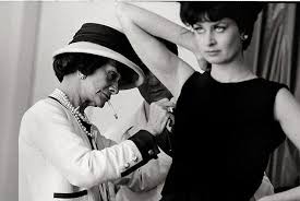 Coco chanel a fost, probabil, cea mai influentă femeie din istoria modei. Coco Chanel In Imagini PreÈ›ioase La 79 De Ani Mademoiselle Avea O Energie Uimitoare ModÄƒ Pagina 3 Eva Ro