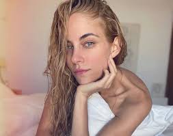 Δούκισσα Νομικού: Έβαψε τα μαλλιά της και η αλλαγή είναι εντυπωσιακή!  (pics) #ShowBiz Δες  Εδώ:https://showbizcyprus.com/doukissa-nomikouevapse-ta-mallia-tis-kai-i-allagi-einai-entyposiaki-pics/