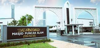 Kontur alam kawasan puncak terbilang unik, karena hampir seluruh areanya tertutup dengan tanaman teh. Keindahan Masjid Terbesar Di Puncak Alam Dilengkapi Fasiliti Yang Menarik