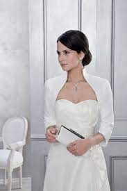 Wir haben unterschiedliche marken ausführlich getestet und wir zeigen unseren lesern hier unsere ergebnisse unseres tests. Bolero Hochzeit Ivory Hochzeit Jacke Hochzeit Bolero Brautjacke