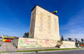 Conozca las noticias de monumento a los heroes en colombia y el mundo. Monumento A Los Heroes Fue Vandalizado En Marchas De Estudiantes En Bogota