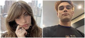 Riverdale fans be curious to know who kj apa's girlfriend clara berry is. Kj Apa Riverdale Et Clara Berry Officialisent Leur Relation Photo Mce Tv