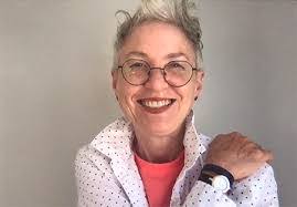 Lisa Cartwright's Instagram, Twitter & Facebook