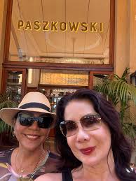 Last day in beautiful Florence 🇮🇹✨ Wrapped up my Italian adventure with a  bang at the stunning Piazza della Signoria — history, art, and magic all in  one place. Arrivederci Italia, you've