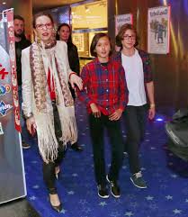 Náklady ale byly nižší, než jaké by si vyžádala další uzávěra. Ty Ale Vyrostly Pollert Machacek Stivinova A Dalsi Celebrity Ukazaly Svoje Deti Sedmicka Cz