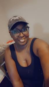 If you are a girl from 23 to 30 and you neva catch husband, please come and  join vigilante group, you fit catch criminals 😂😂