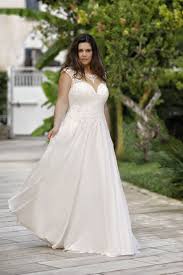 Hochzeitskleid fließend rücken dich in den blickpunkt. Plussize Curvy Ubergrosse Brautkleid Fliessend Xl Xxl Weddingdress Hochzeitskleid Braut Tattoospitze In 2021 Brautmode Leichte Brautkleider Kleid Hochzeit