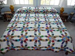 Handmade And Patchwork Double Wedding Ring Quilt Amish Double Wedding Ring Quilt Double Wedding Rings Wedding Ring Quilt