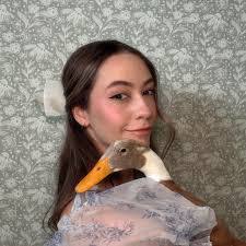 Amy Sowder's Instagram, Twitter & Facebook