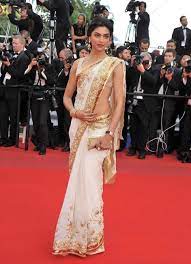 Bollywood actress rani mukherjee in beautiful sabyasachi designer saree embellished with maroon border. Bollywood Actresses In Saree