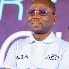 En dehors du travail et de l'engagement citoyen, il n' ya ni souveraineté,  ni indépendance, ni liberté. Bonne fête du travail...