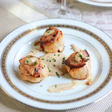 Le foie gras est un ingrédient associé au luxe et aux repas de fête, mais on peut le ingrédients: Noix De Saint Jacques Au Foie Gras Un Plat Aux Saveurs Terre Mer Recette Par Elle Mijote Quelque Chose