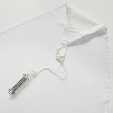 Protège du vent, du soleil et des regards indiscrets sur le balcon. Dyning Toile De Protection Triangulaire Blanc Ikea