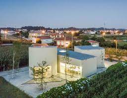 Surrounding cities of resende shown on map, and the distance between resende to other cities and states listed below the map. Nelson Resende Arquitecto Merges Different Volumes For Office Building In Agricultural Land Of Arada