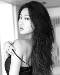 Evelyn Phan's Instagram, Twitter & Facebook