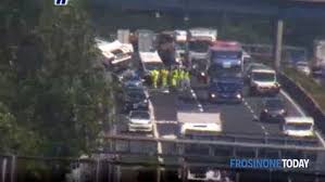 Nel tardo pomeriggio di ieri, i vigili del fuoco del comando di bologna sono intervenuti in via san vitale ovest, nella frazione fossatone del comune medicina, per l'incendio di un'autovettura a seguito di un incidente stradale che ha visto coinvolti due autoveicoli. Ceprano Frosinone Maxi Tamponamento Tra Due Camion In A1 Lunghe Code