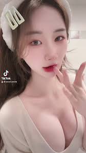 😯 | Asuna (@seoul.asuna)