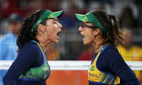 As jogadoras de vôlei de praia atraíram enorme atenção da mídia internacional durante partidas da primeira fase de voleibol feminino, na praia de copacabana. Agatha E Barbara Vencem E Volei De Praia Feminino Pode Ter Final Brasileira Agencia Brasil