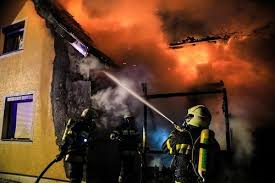 Aktuell 5 feuerwehr jobs in steiermark ☆ freie stellen wie zb: Landesfeuerwehrverband Steiermark Wohnhaus Stand In Vollbrand Feuerwehr Feuerwehreinsatz Feuerwehr Notruf