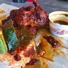 Warisan nasi kukus adalah merupakan salah satu kedai nasi kukus yang tersohor di kota bharu. Nasi Kukus My Mama Jalan Air Putih