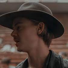The Queen S Gambit Icons Thomas Sangster The Queen S Gambit Benny Watts