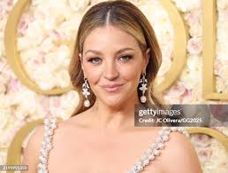 2,962 Abby Elliott Photos & High Res Pictures