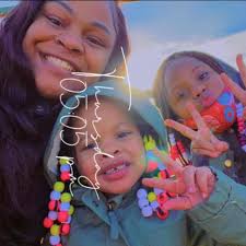 Łoňdā Gúwàp (@elonda.booth) • Facebook