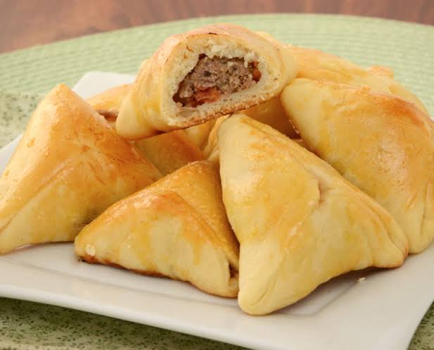 Esfirra de Carne com Queijo