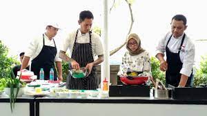 Meski sosoknya tidak turut hadir di dapurmu, tapi kamu bisa mencoba resep dari salah satu jusri masterchef indonesia ini. Gelar Demo Masak Chef Juna Tunjukkan Cara Memasak Yang Benar Tribun Jogja