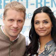 Inhalt amira & oliver pocher: Oliver Pocher Und Amira Verkunden Geburt Von Zweitem Kind Otto Waalkes Gratuliert Mit Seitenhieb Stars