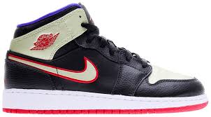 Nike air jordans men's size 10.5 eur 44.5 white & red high top basketball shoes. Air Jordan 1 Retro Mid Gs Bred Metallic Gold Air Jordan 554725 013 Goat
