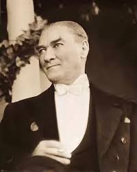 Ataturk Un Sol Gozunun Hafif Sehla Olmasinin Nedenini Merak Etmis Miydiniz 2021 Portre Askeri Tarih