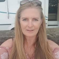 Wendy Lyall's Instagram, Twitter & Facebook