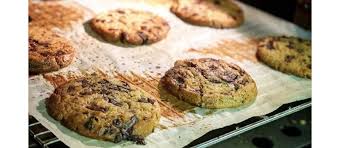 La Recette Des Cookies Aux Deux Chocolats De Cyril Lignac Alimentation Cookies Et Biscuits Dessert