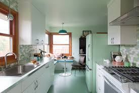 While these reverse shades would definitely be a watch catcher, the standard pull down kind can do too. 75 Beautiful Green Kitchen With Laminate Countertops Pictures Ideas July 2021 Houzz