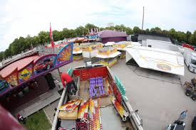 The reputation of the antique dealers fair of amiens makes it one of the biggest event of its kind in picardy and in north of france. Amiens Decollage Ce Vendredi Pour La Foire De La Saint Jean