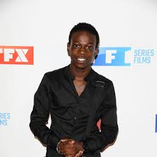 Azize diabaté et sa danseuse denitsa ikonomova interprètent un contemporain sur le titre « manitou mani » de m. Azize Diabate Danse Avec Les Stars 5 Choses A Savoir Sur Le Jeune Candidat Femme Actuelle Le Mag