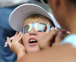 Greenwich watches a solar eclipse
