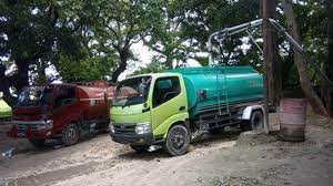 Bentuk silinder dan orientasi horizontal diatas tanah berfungsi sebagai tangki penampungan solar mingguan 5000 liter ( weekly tank 5000 litre ). Jual Beli Air Di Kupang Pemilik Sumur Bor Mampu Layani 150 Mobil Tangki Air Per Hari Tribunnews Com Mobile