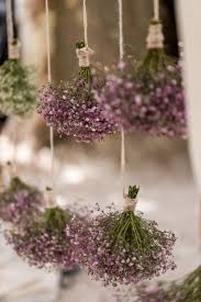 20 Hermosas Ideas Para Decorar Con Guirnaldas De Flores En 2020 Arreglos Florales Colgantes Guirnaldas De Flores Guirnaldas