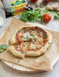Pizza Mozzarella Ail Gingembre Coriandre Et Croute Fourree A La Mozzarella Recette Pizza Mozzarella Recettes De Cuisine Alimentation