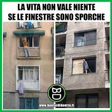 L Importanza Di Pulire Le Finestre Bastardidentro Perfettamentebastardidentro Pulizie Www Bastardidentro It Italian Humor Italian Memes Funny Times