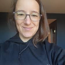 Elizabeth Groh's Instagram, Twitter & Facebook