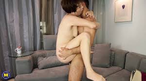 Зрелая женщина изменяет с пареньком в отпуске – летний роман