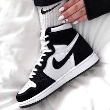 Jordan 1 Retro High Twist W 2020 Sneakers Jordan 1 Retro High Twist W Jordan Retro Sneakers Twist In 2020 Sneakers Fashion Jordan Shoes Girls Outfit Shoes